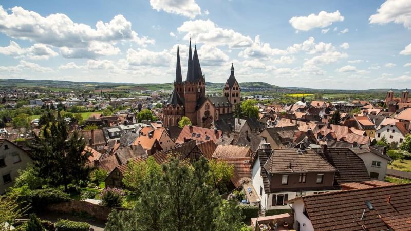 Blick auf die Altstadt von Gelnhausen mit der Marienkirche